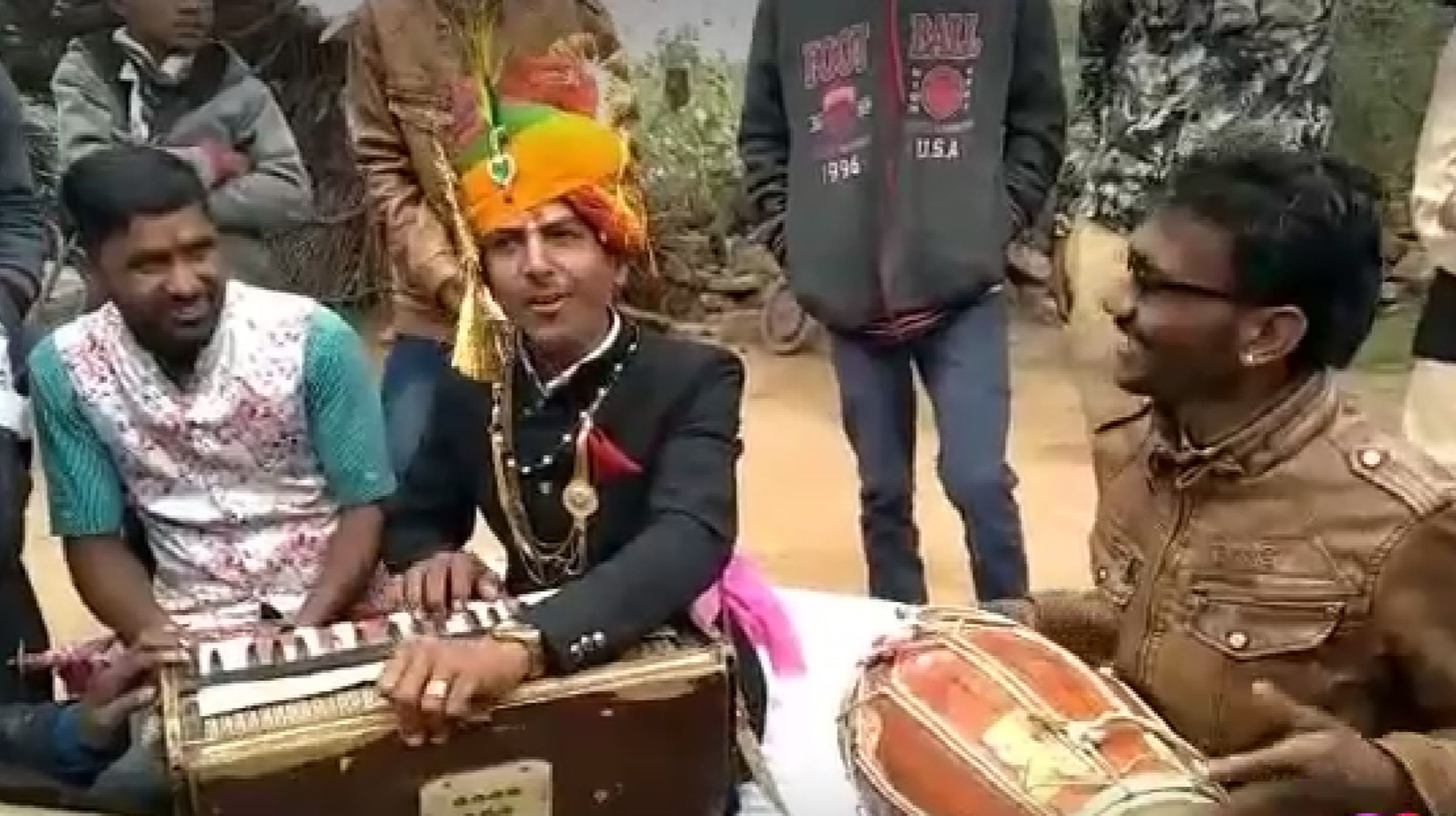 The groom sang a song in his own wedding