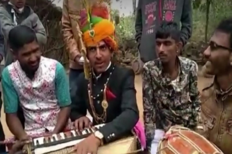 viral video of groom singing songs in his own wedding in jodhpur