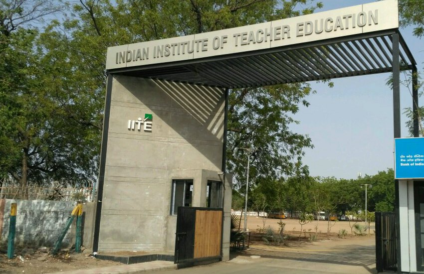 Ahmedabad News गुजरात के इस विश्वविद्यालय से तीन साल में कर सकेंगे बीएड-एमएड की पढ़ाई, जून 2020 से होगी शुरूआत