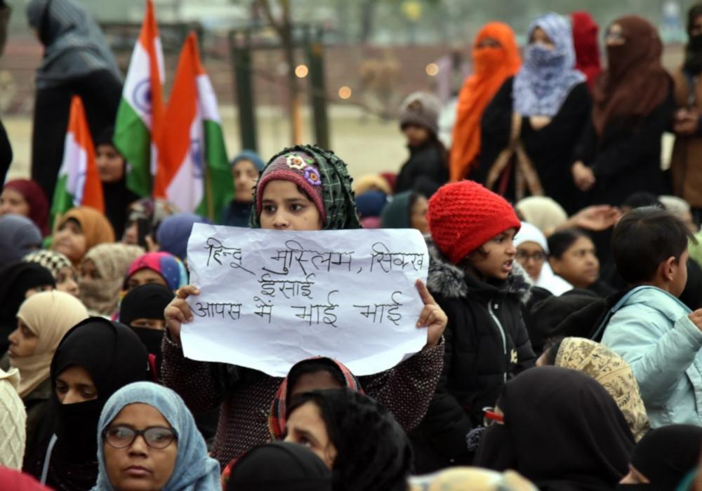 लखनऊ का शाहीन बाग: घंटाघर मामले पर ट्रोल हुई लखनऊ पुलिस, कहा अफवाह न फैलाएं