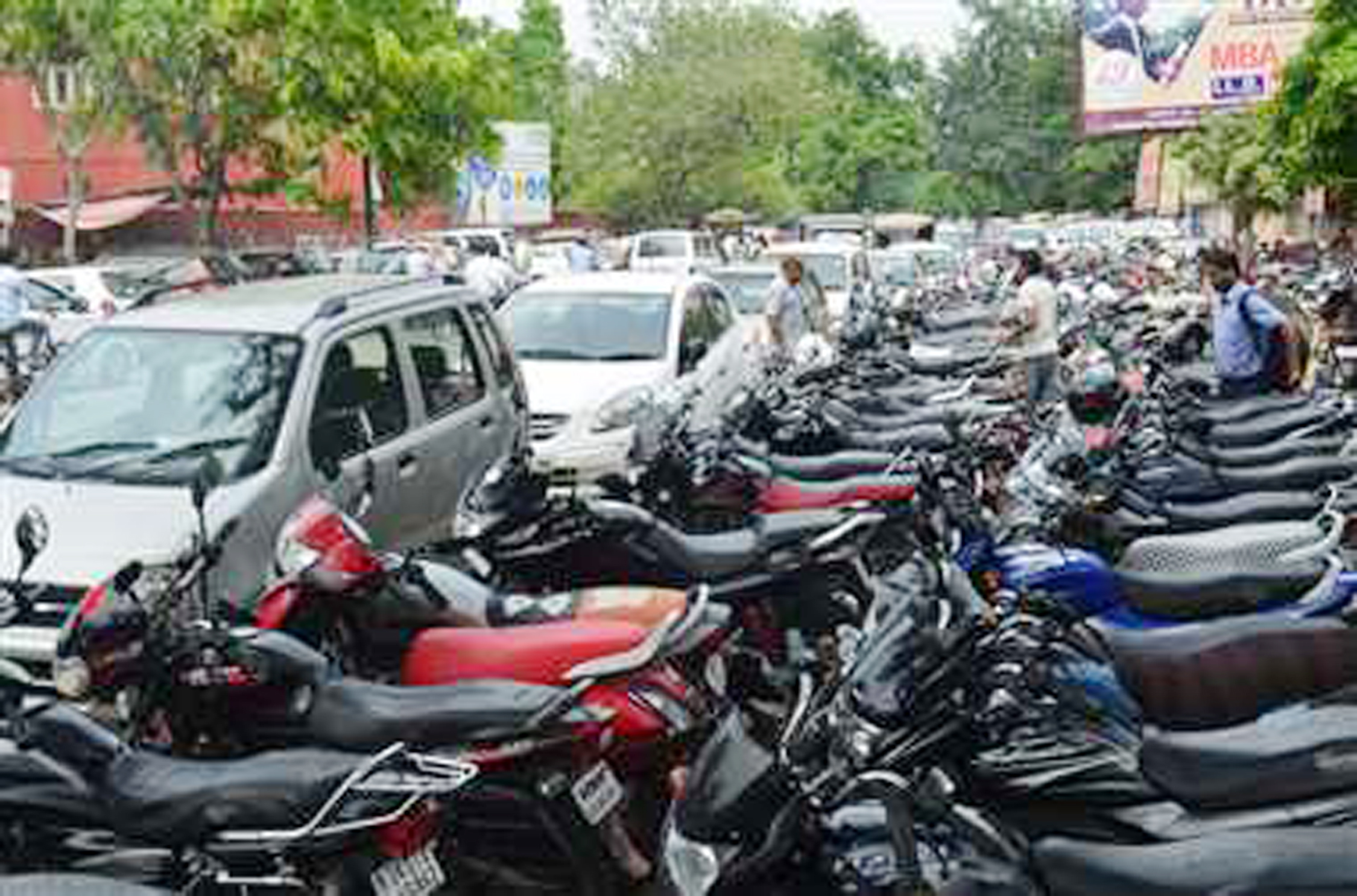 पार्किंग पर लूट होगी बंद, पांच रुपए में बाइक और १५ रुपए में खड़ी करें कार