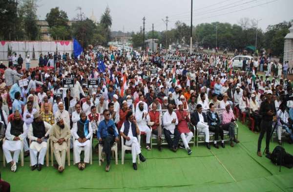 Photo Gallery : सेक्टर-6 सतनाम भवन के सामने बड़ी संख्या में एकत्र होकर जताया सीएए और एनआरसी को लेकर विरोध