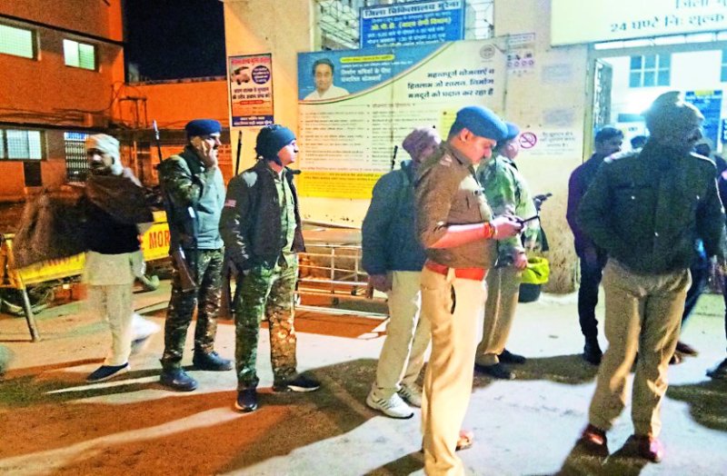 Firing between police and villagers,many people injured