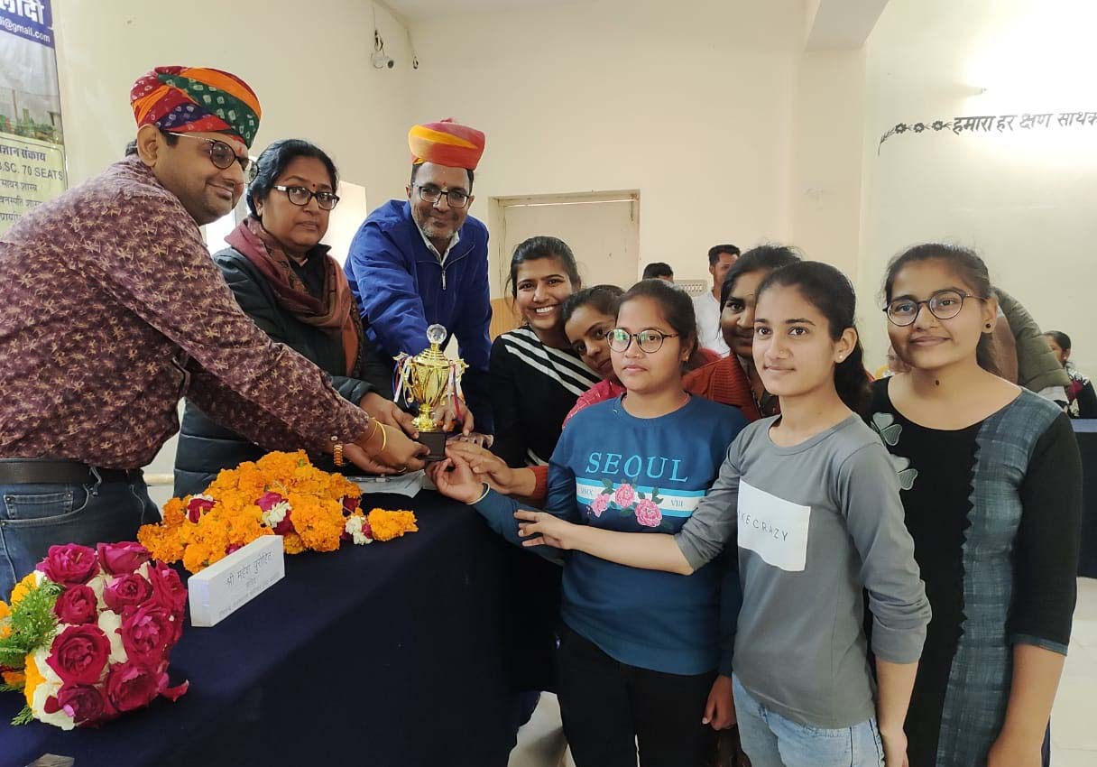 फलोदी कॉलेज में पुरस्कार वितरण