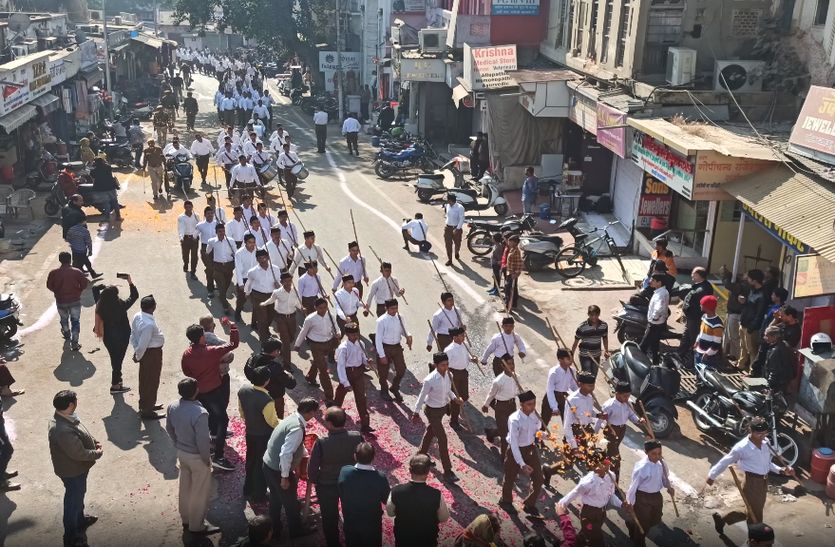 पथ संचलन : अजमेरवासियों ने स्वागत में बिछाए पलक पांवड़े ,.जगह-जगह की पुष्प वर्षा