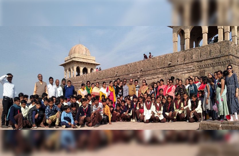Students saw the heritage of 500 years old