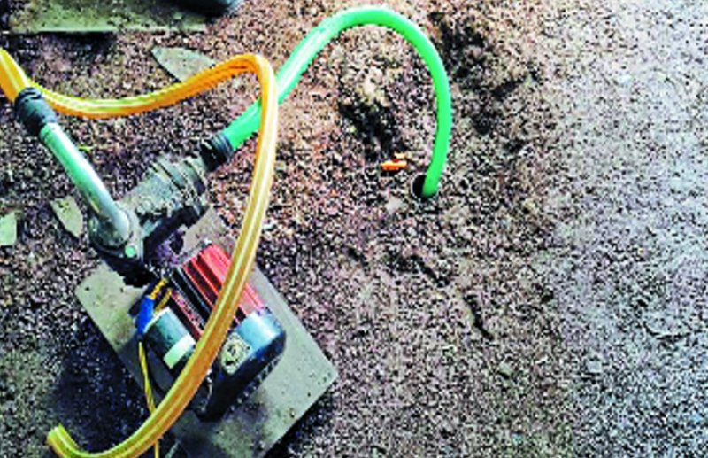 पेट्रोल पंप की तरह घर में बना रखा था भूमिगत टैंक, पुलिस ने खोला तो अंदर की चीज देख फटी रह गई आंखें