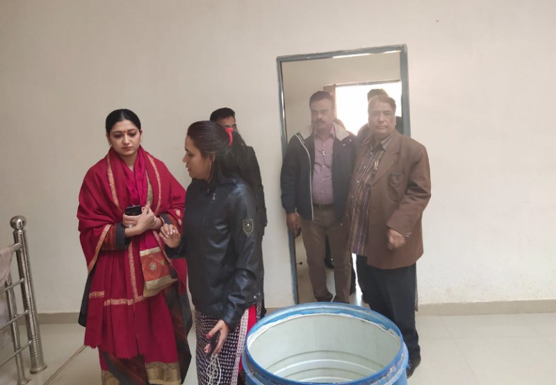 Video: स्वास्थ्य मंत्री टीएस को जब नर्सिंग छात्राओं के प्रदर्शन की मिली खबर तो बहू त्रिशाला को भेजा हॉस्टल