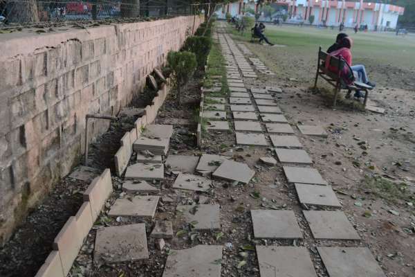 बाल भवन का बदहाल पार्क