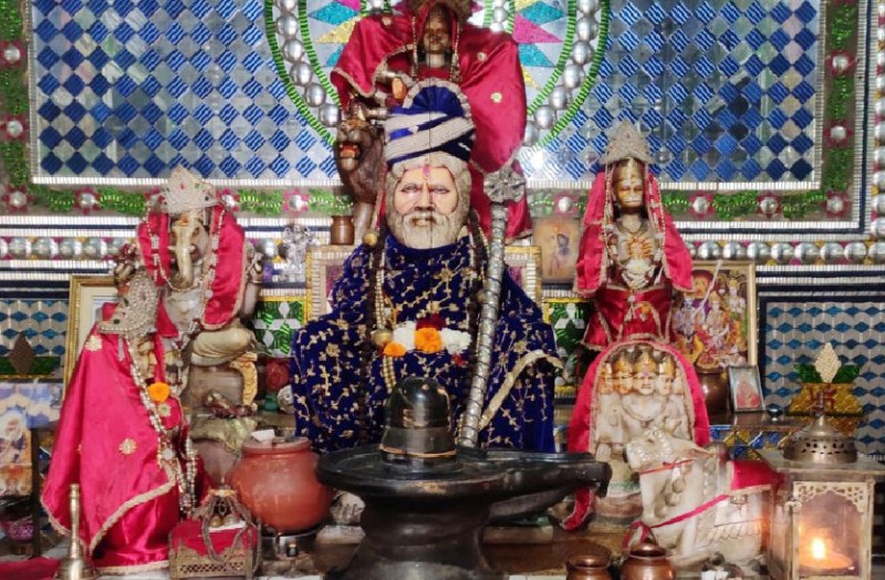 जिस बाबा को लोग कहते थे पागल, उन्हीं के आशीर्वाद ने बिड़ला बने देश के बड़े उद्योगपति