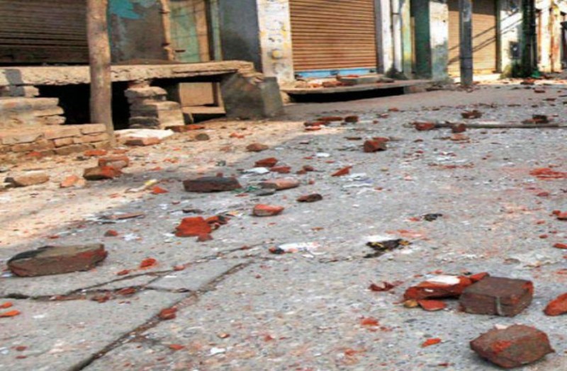 मंदिर को लेकर दो गुटों में हुआ खूनी संघर्ष, 11 जने घायल, दो महिलाओं की स्थिति गंभीर