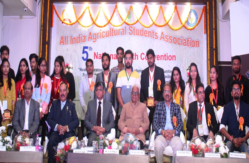 रायपुर : कृषि छात्रों को विशेषज्ञों ने बताए खेती-किसानी को बढ़ावा देने के खास टिप्स, कई वैज्ञानिक सम्मानित