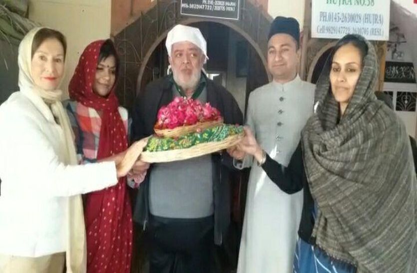 Dargah Visit: अजमेर दरगाह पहुंचे फिल्म डाइरेक्टर और सितारे