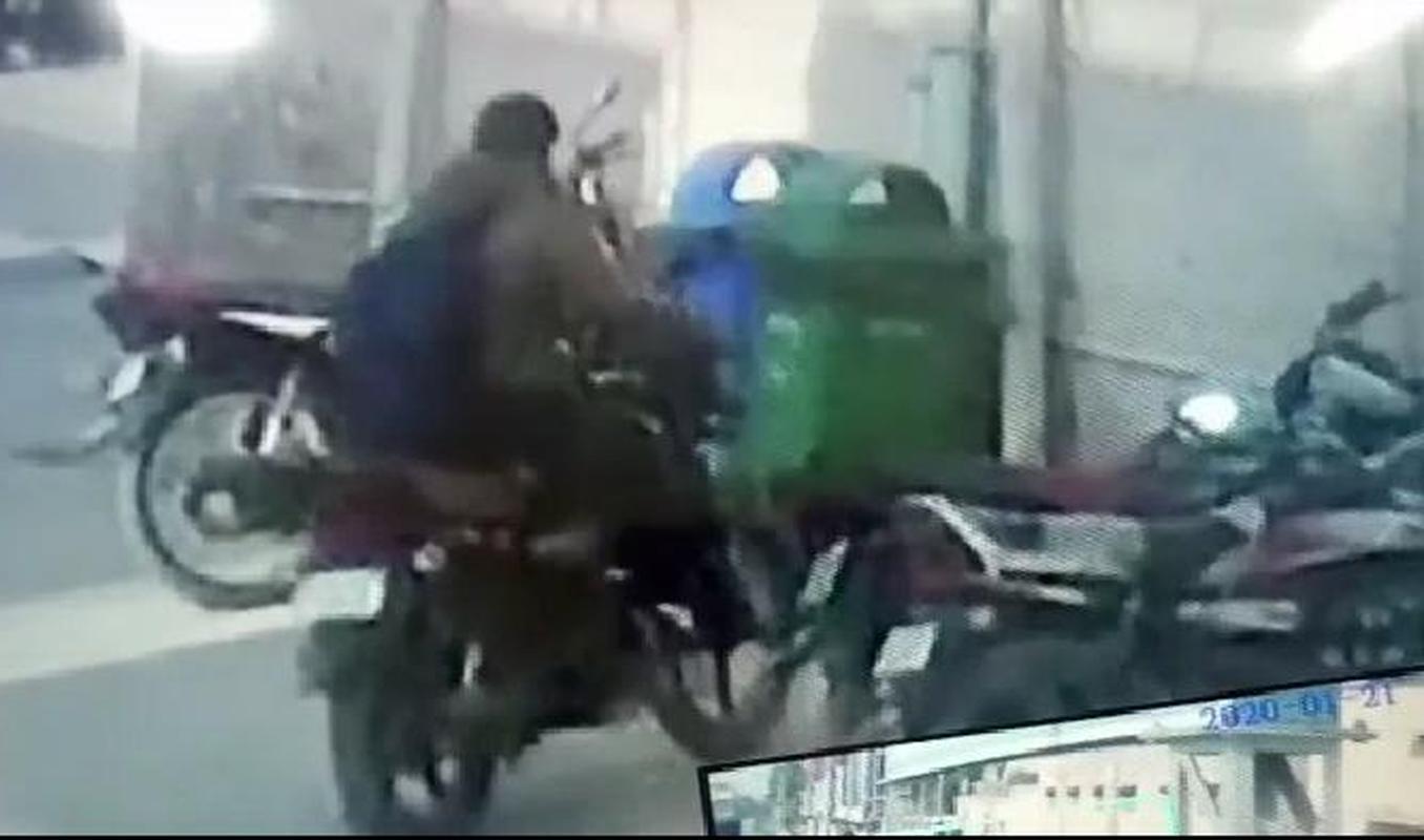 सीसीटीवी कैमरे में दिखा मोटरसाइकिल चोर