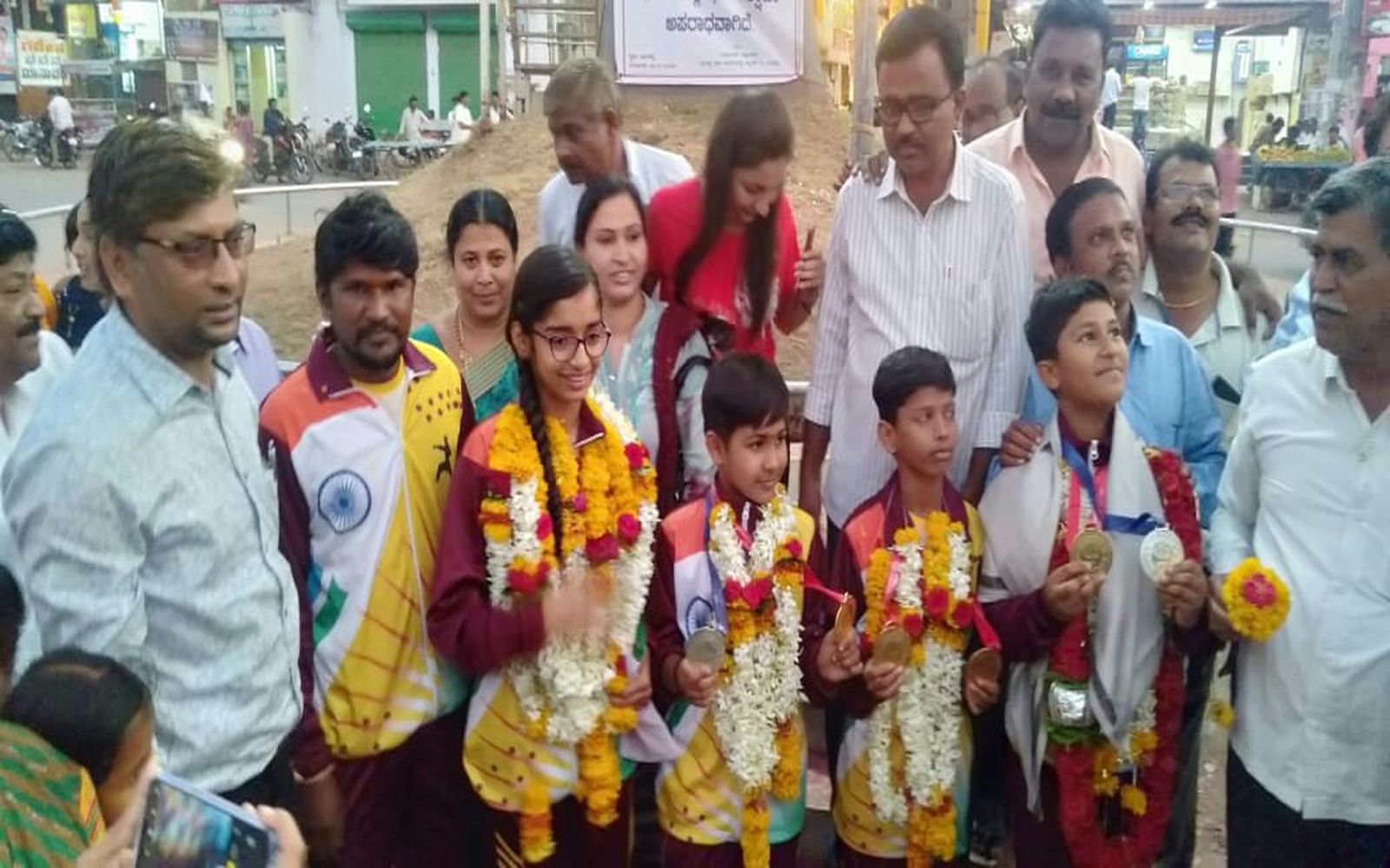 इलकल के बच्चों ने कराटा प्रतियोगिता में दिखाया दमखम