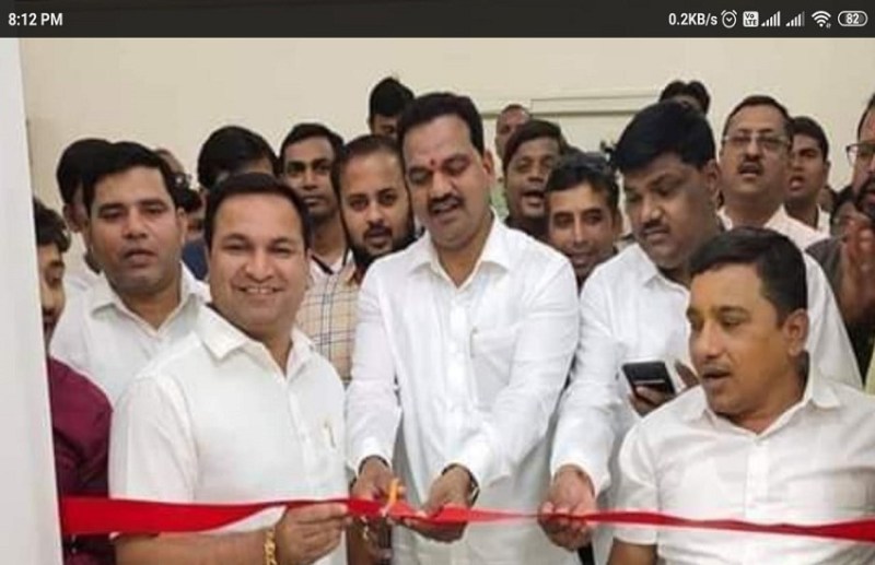 सरकारी पैसे से अस्पताल में जुटाई गई चिकित्सकीय सुविधा, नेताओं में श्रेय लेने की होड़