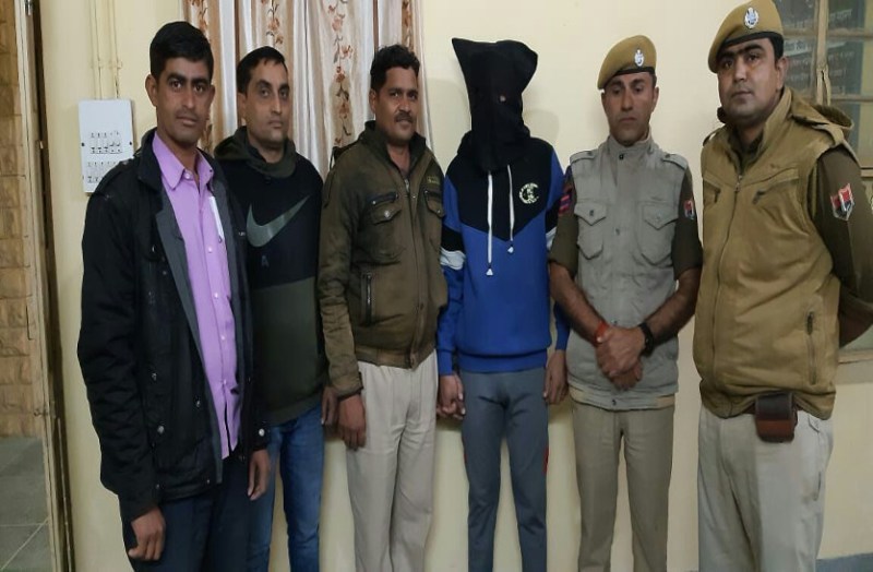 4 साल से फरार डकैती का आरोपी गिरफ्तार