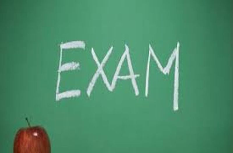 Pre board exam : क्या हुआ ऐसा कि छात्राओं को मैदान में बैठकर देनी पड़ी परीक्षा -पढ़ें पूरी ख़बर