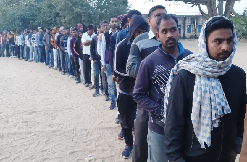 राजस्थान पंचायत चुनाव: सर्दी व कोहरे के बीच मतदान शुरू, मतदाताओं में जोरदार उत्साह