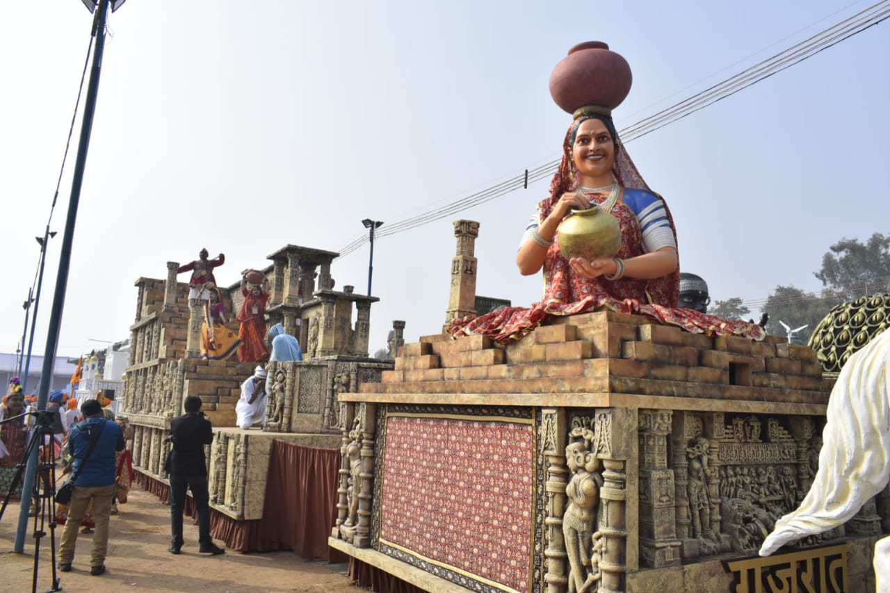Republi Day Parade: Gujarat की राणी की वाव की झांकी के साथ कुल 26 कलाकार होंगे