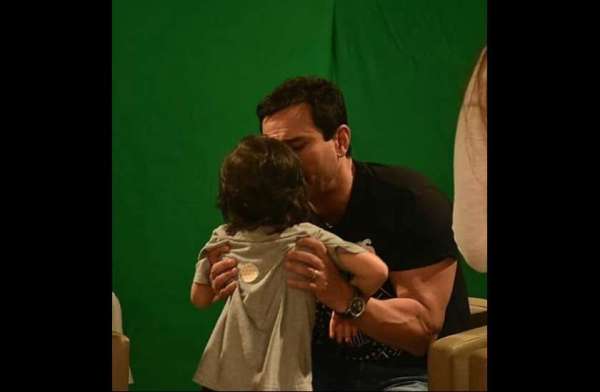 Photos: पापा सैफ के साथ उनकी फिल्म 'जवानी जानेमन' का प्रमोशन करने पहुंचे तैमूर