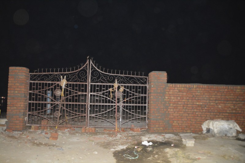 आनासागर झील किनारे बन गई दीवार, लोगों की लग गई भीड़