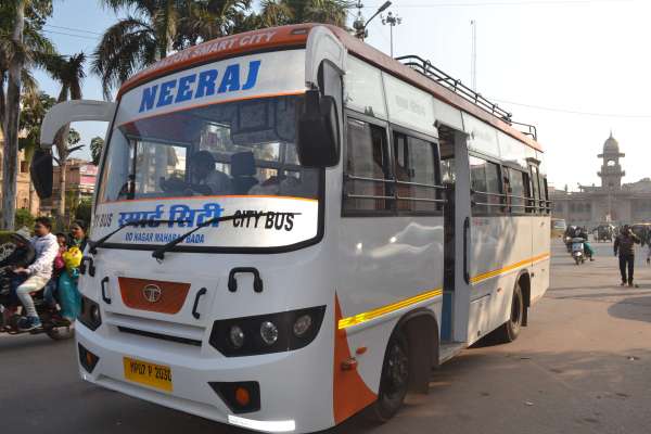सिटी बसें लगाती शहर में जाम