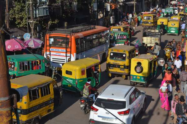 सिटी बसें लगाती शहर में जाम