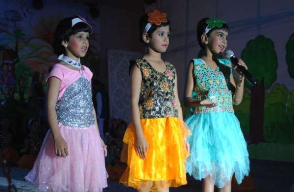 PHOTO GALLERY : फूल-पत्ती संग पक्षी बनकर दिया पर्यावरण बचाने का संदेश