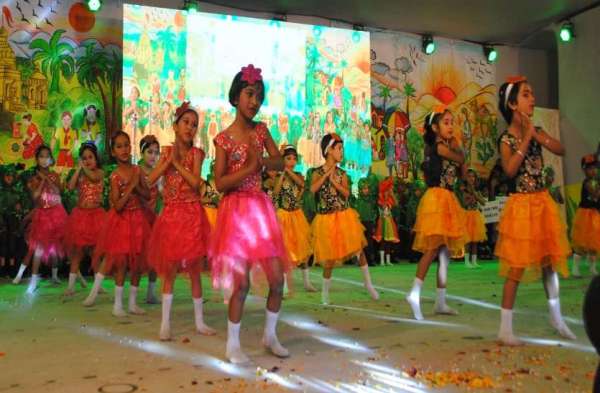 PHOTO GALLERY : फूल-पत्ती संग पक्षी बनकर दिया पर्यावरण बचाने का संदेश