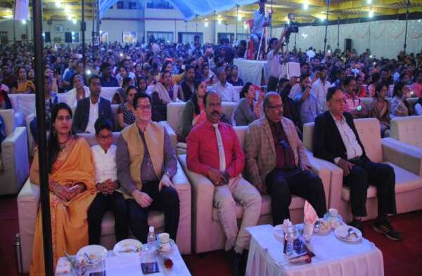 PHOTO GALLERY : फूल-पत्ती संग पक्षी बनकर दिया पर्यावरण बचाने का संदेश