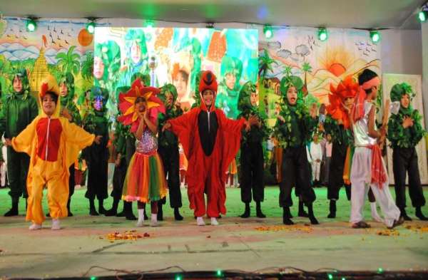 PHOTO GALLERY : फूल-पत्ती संग पक्षी बनकर दिया पर्यावरण बचाने का संदेश