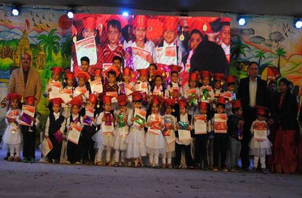 PHOTO GALLERY : फूल-पत्ती संग पक्षी बनकर दिया पर्यावरण बचाने का संदेश