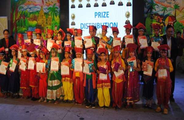 PHOTO GALLERY : फूल-पत्ती संग पक्षी बनकर दिया पर्यावरण बचाने का संदेश