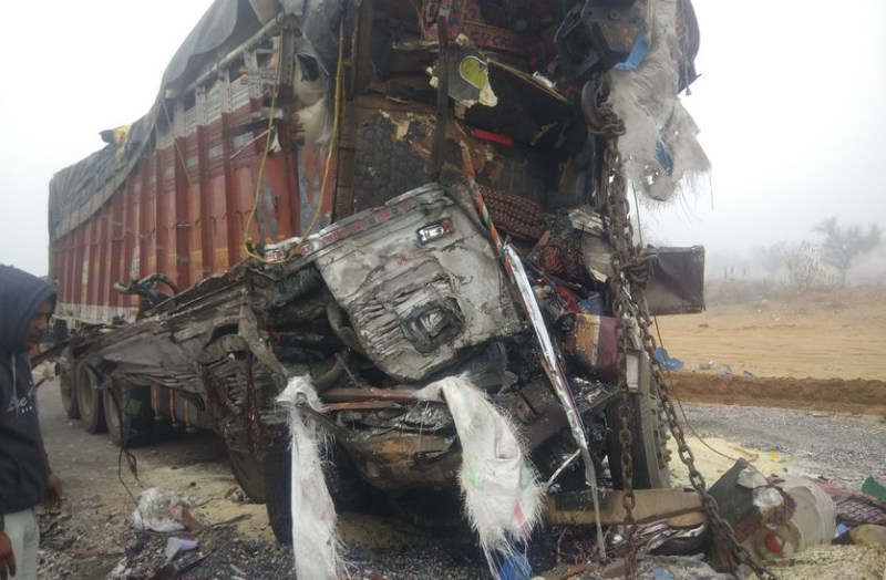 जबरदस्त भिड़ंत में चाचा-भतीजे सहित चार की मौत, केबिन में फंसे शवों को निकालने में लगा 1 घंटा