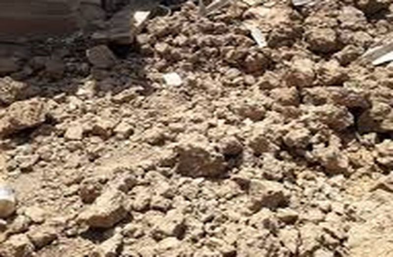 दीवार गिरते ही हुआ धमाका,दो श्रमिकों ने तोड़ा दम