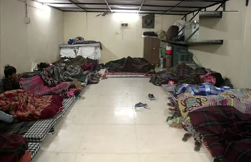 VIDEO: शीत लहर की चपेट में राजधानी दिल्ली, रैन बसेरों में आश्रय पा रहे बेघर लोग