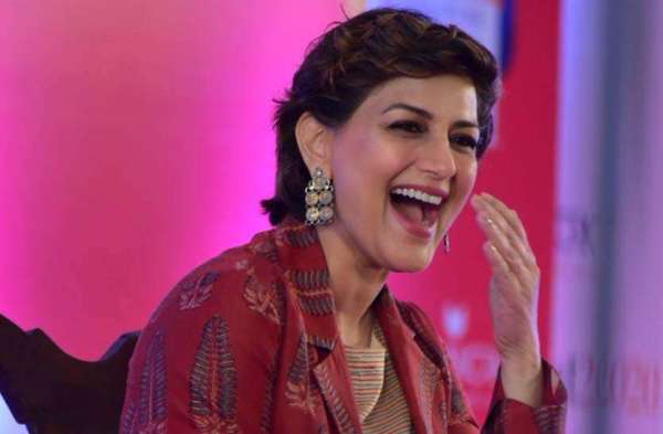 साहित्य के महाकुंभ में दिखे साहित्यकार, लेखक, विचार, राजनेता, अभिनेता, पत्रकार और सांस्कृतिक जगत की हस्तियां देखे तस्वीरें