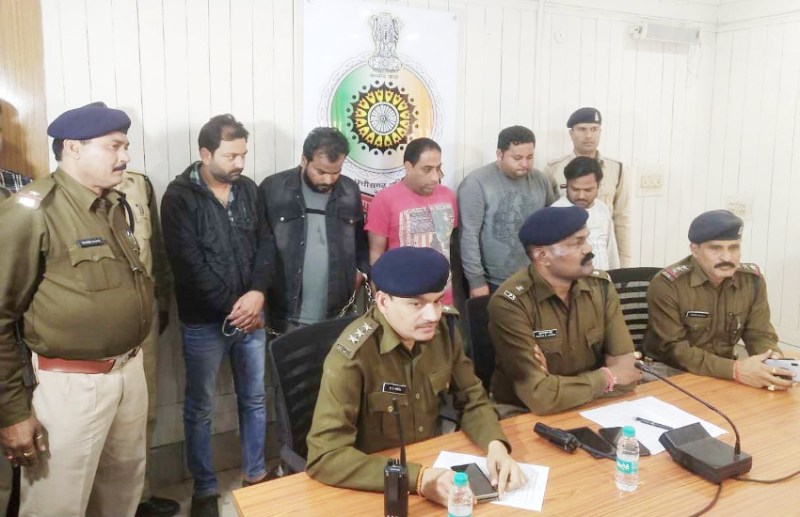 2.5 लाख की कफ सिरप तस्करी करते 5 आरोपी गिरफ्तार, 2 MR सहित दो मेडिकल संचालक के खिलाफ अपराध दर्ज