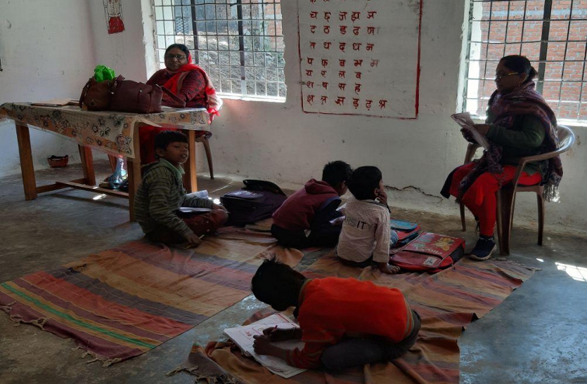 Two teachers among four children in government primary school Savarkar ward.