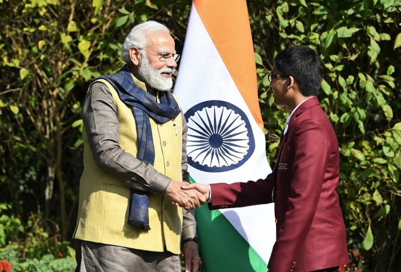 राष्ट्रीय बाल शक्ति पुरस्कार विजेता एलन स्टूडेंट्स जैनिशा व देवेश ने ने पीएम मोदी ने की मुलाकात