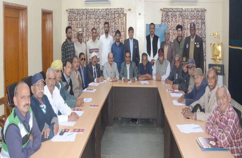 नेताओं को टोल टैक्स फ्री, पूर्व सैनिक का क्यों नहीं..?