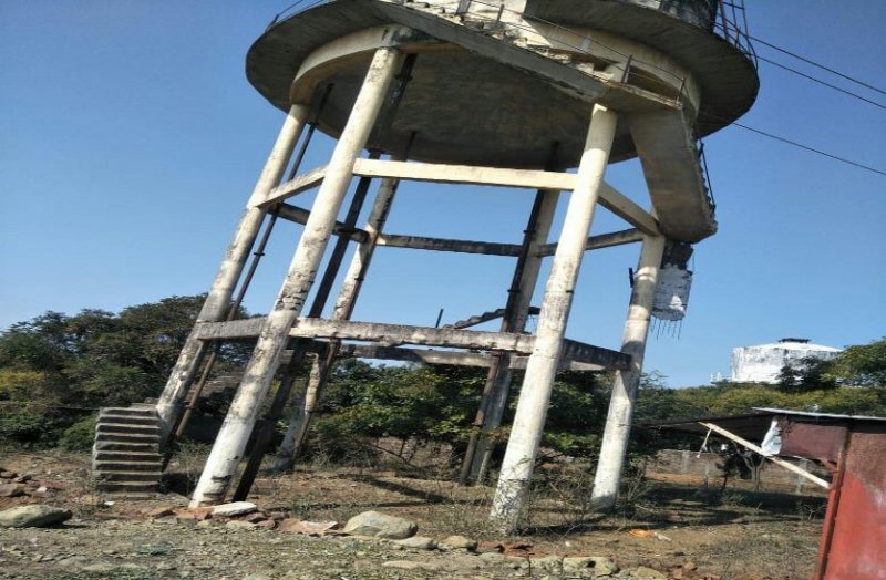 मेंडोरा ओवरहेड टैंक के नीचे हादसे की आशंका