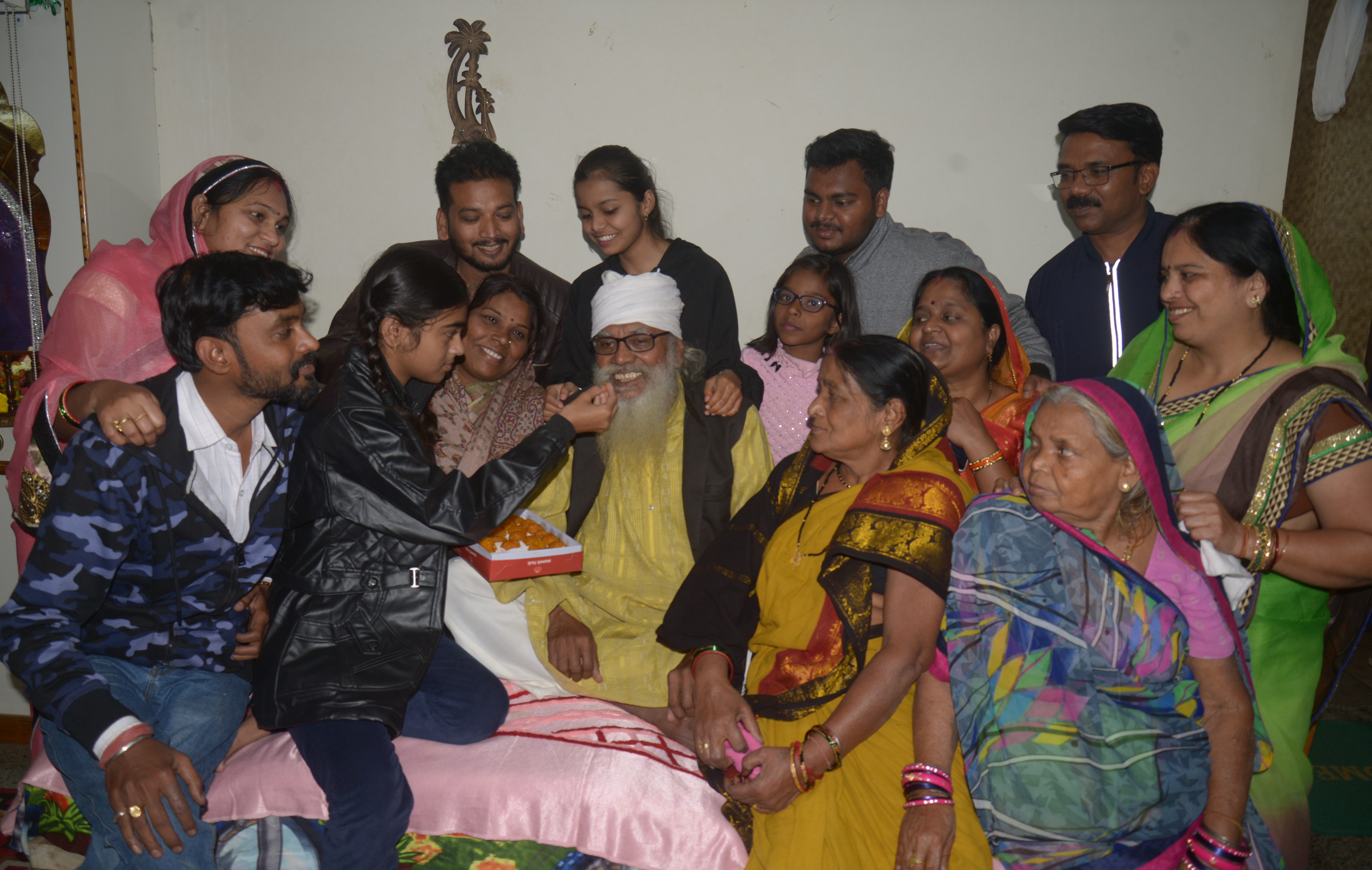 टीन के पीपे से सीखा तबला बजाना, ३० साल बाद गायकी... आज पद्मश्री मदन