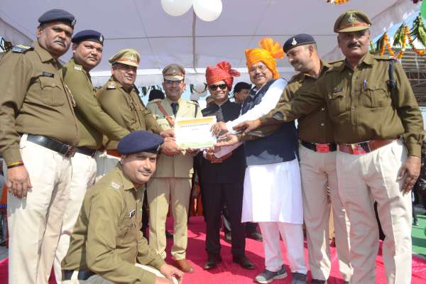 71 वें गणतंत्र दिवस का आयोजन एसएफ ग्राउंड पर हुआ