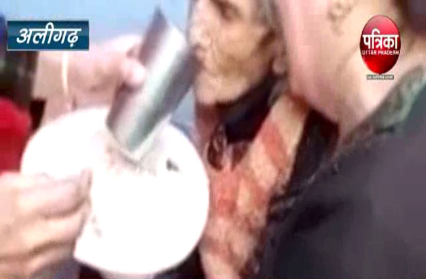 90 वर्षीय मां को घर में बंद कर घूमने निकले बेटे-बहू, 10 दिन तक भूखी प्यासी रही कैद