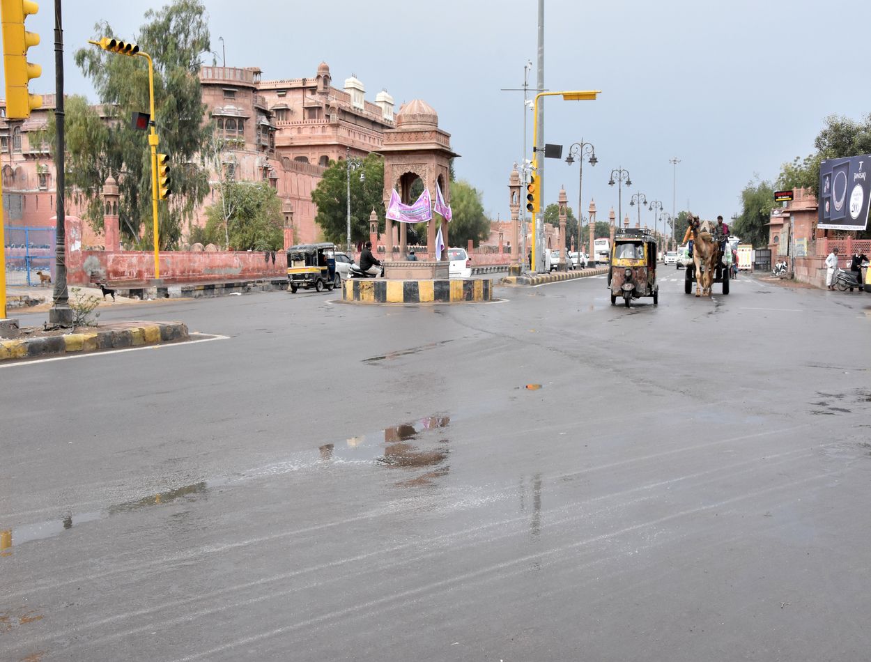 पूरे दिन रिमझिम बारिश व ओले, 9.5 डिग्री तापमान गिरा
