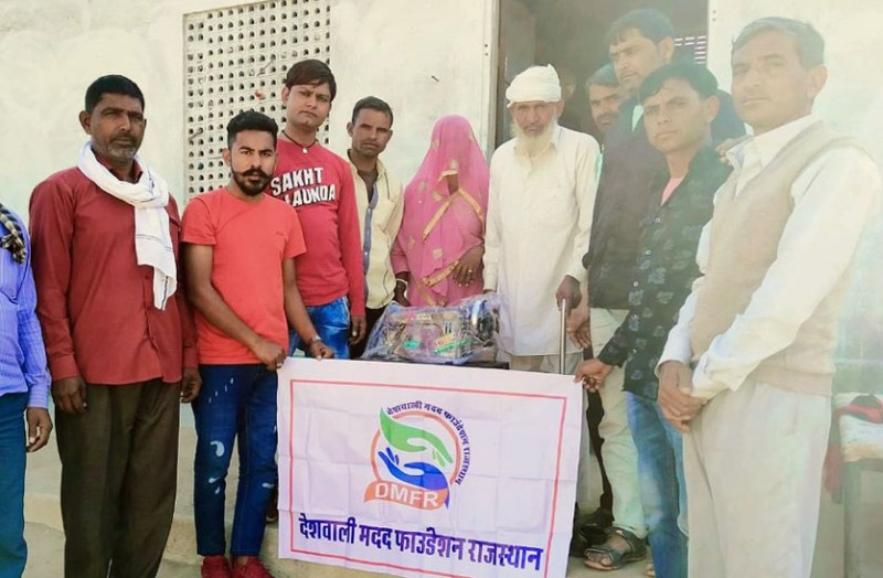 आर्थिक रुप से कमजोर विधवा महिला की मदद,10 वर्ष पहले खेत हो गई थी पति की मौत