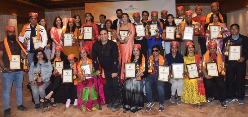 अपनों के बीच सम्मानित हुई शहर की खास २६ शख्सियतें