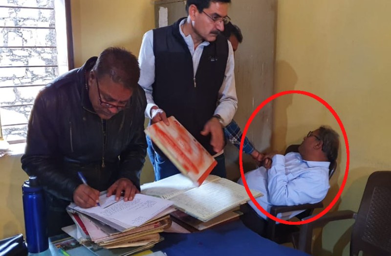 ACB Caught Taking Bribe Rupee 1100 To Principal